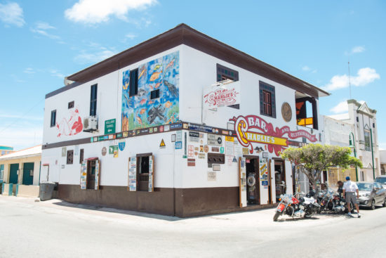 charlies-bar-aruba